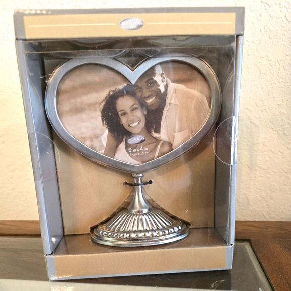 NEW Brushed Nickel heart frame - Picture 1 of 3
